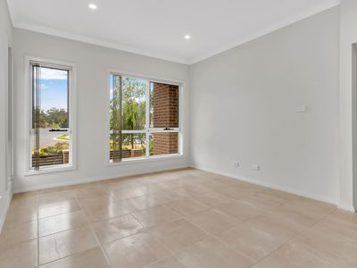 2 Goldstone Way, Box Hill