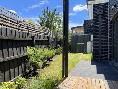 2 / 21 Banool Quadrant, Doncaster East