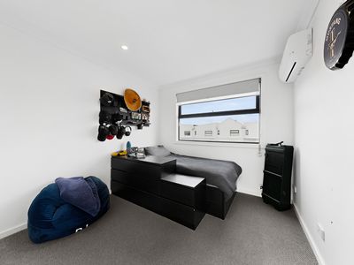 25 Mortdale Lane, Clyde North