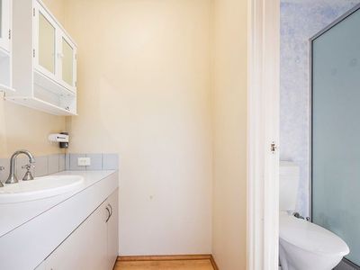 2 Tipuana Pl, Edgewater