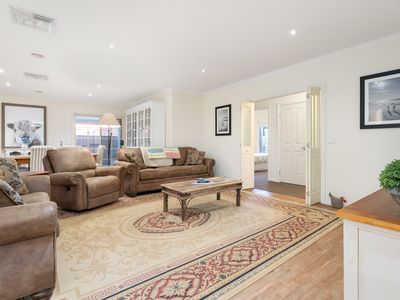 3 AVONDALE DRIVE, Wodonga
