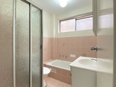 2 / 6 Central Avenue, Westmead