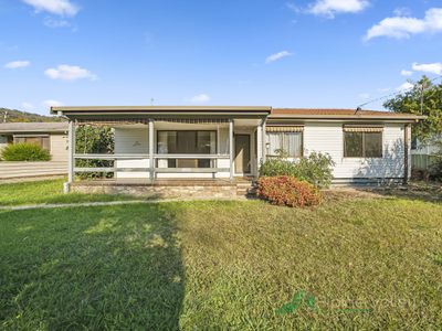 22 Lakeside Avenue, Mount Beauty