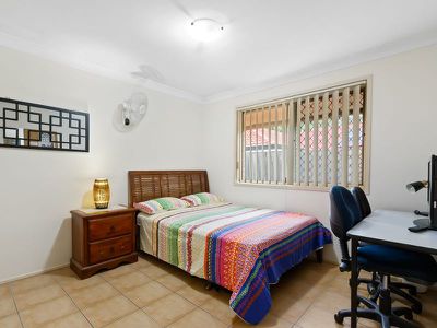 4 Oakmont Ave, Oxley