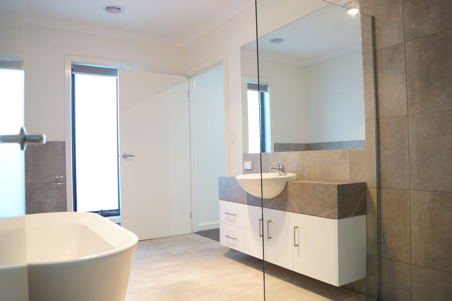 2 / 11 URQUHART STREET s, Horsham