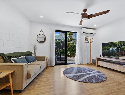 Single level, 2 bedroom private Unit ! image 2