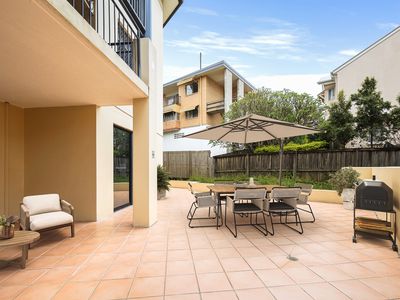 4 / 121 Sir Fred Schonell Drive, St Lucia