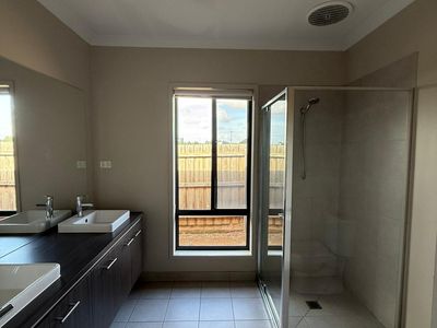 5 CARABEEN PLACE, Aintree