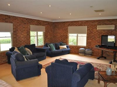 63 Hill St, Forbes