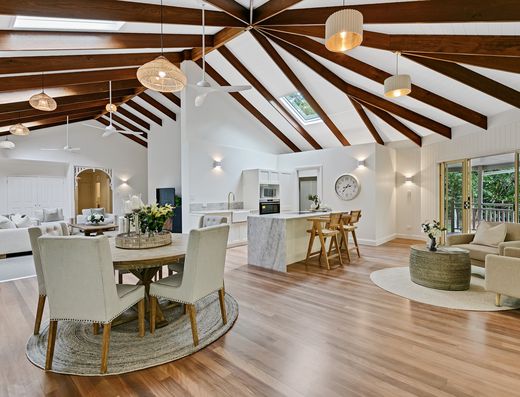 Well appointed upstairs residence in leafy surrounds image 5 Well appointed upstairs residence in leafy surrounds image 5