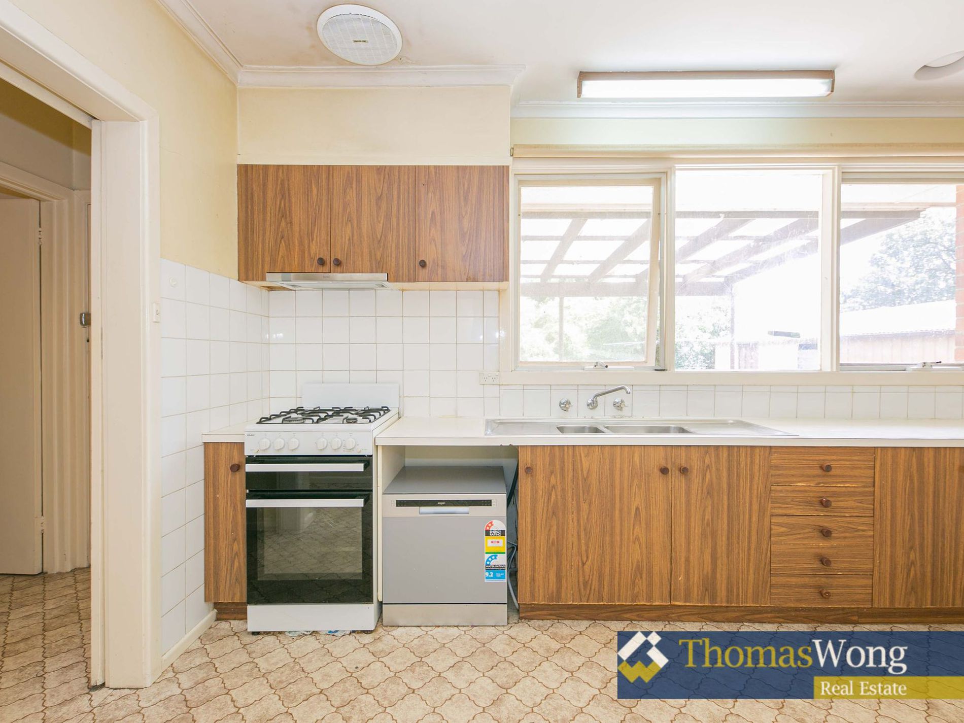 28 Koonung Road, Blackburn North