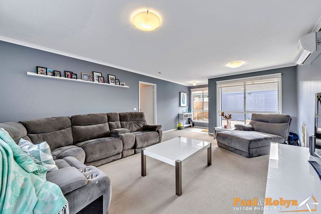 6 / 7 John Young Crescent, Greenway