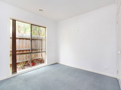 2 May Gibbs Crescent, Lynbrook