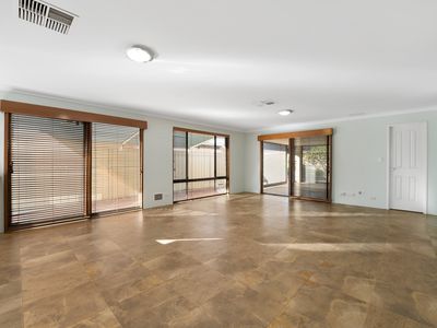8 Marra Way, South Lake