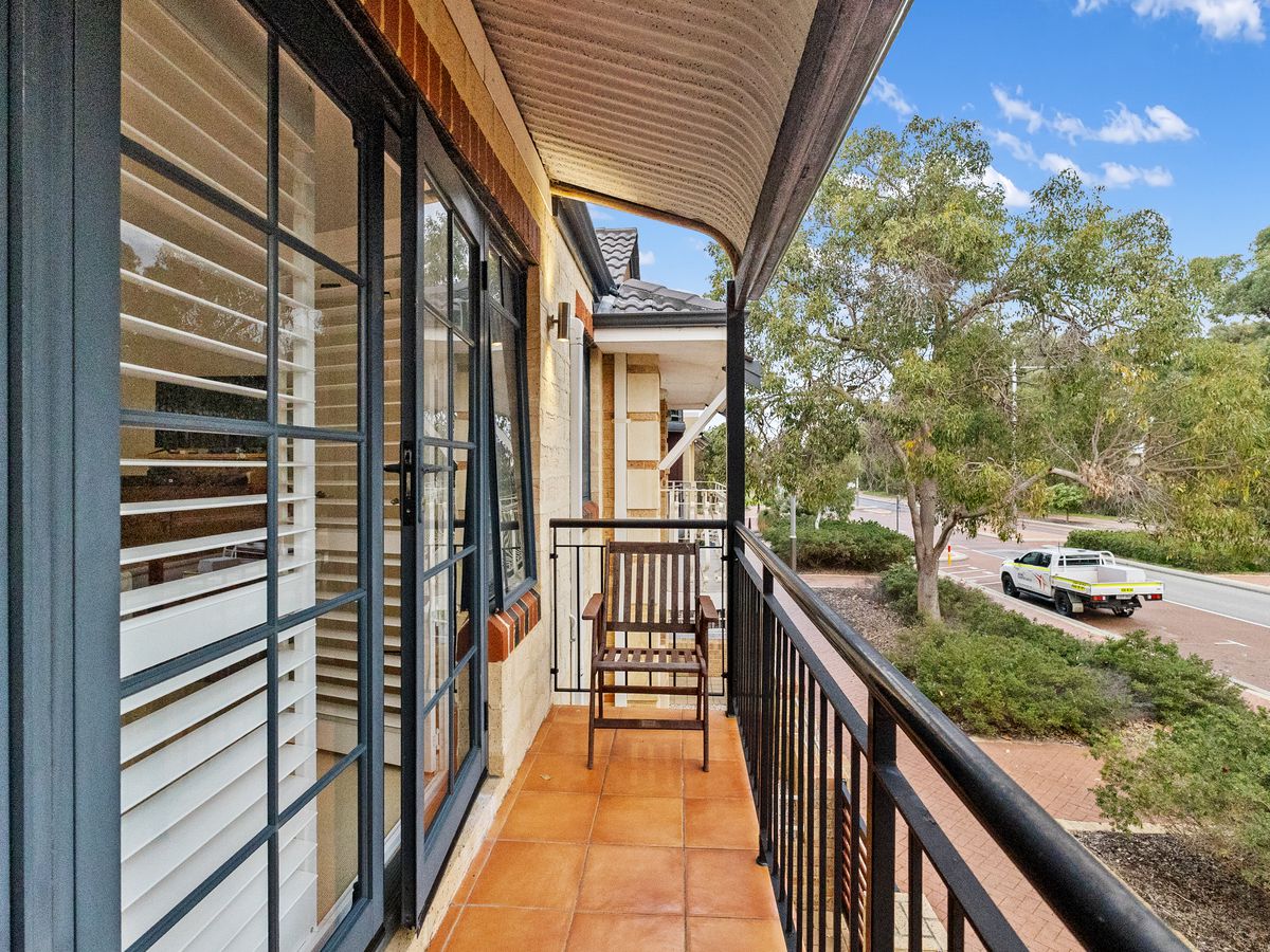 58 Lakeside Drive, Joondalup