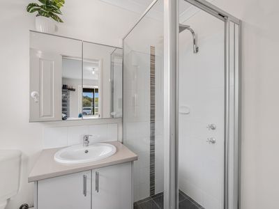 37 Millot Vista, Caversham