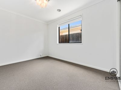 10 Hollybush Avenue, Clyde