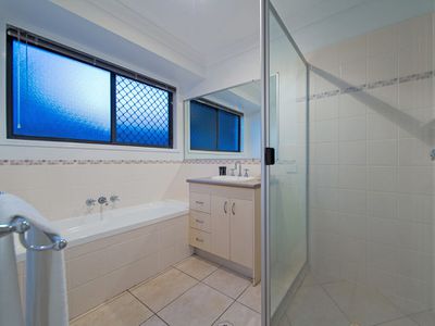 12 Cliff Close, Wakerley