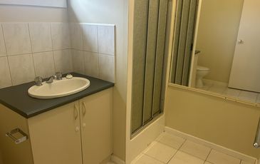 2 / 10 Queens Court, Berwick