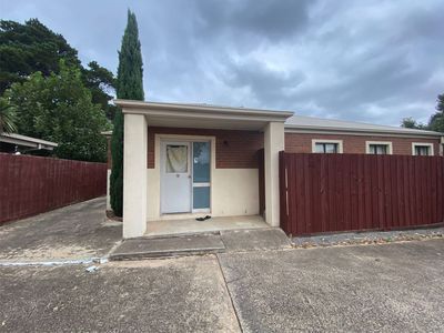 9 / 16 Centre Avenue, Werribee