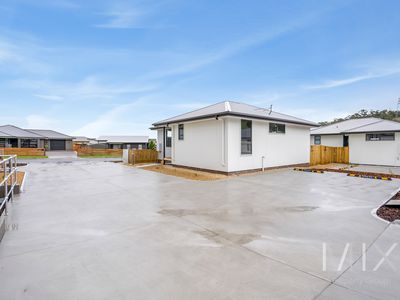 1 / 12 Tarbook Court, Sorell