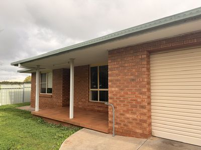 2 / 30 Ebelina Crescent, Parkes