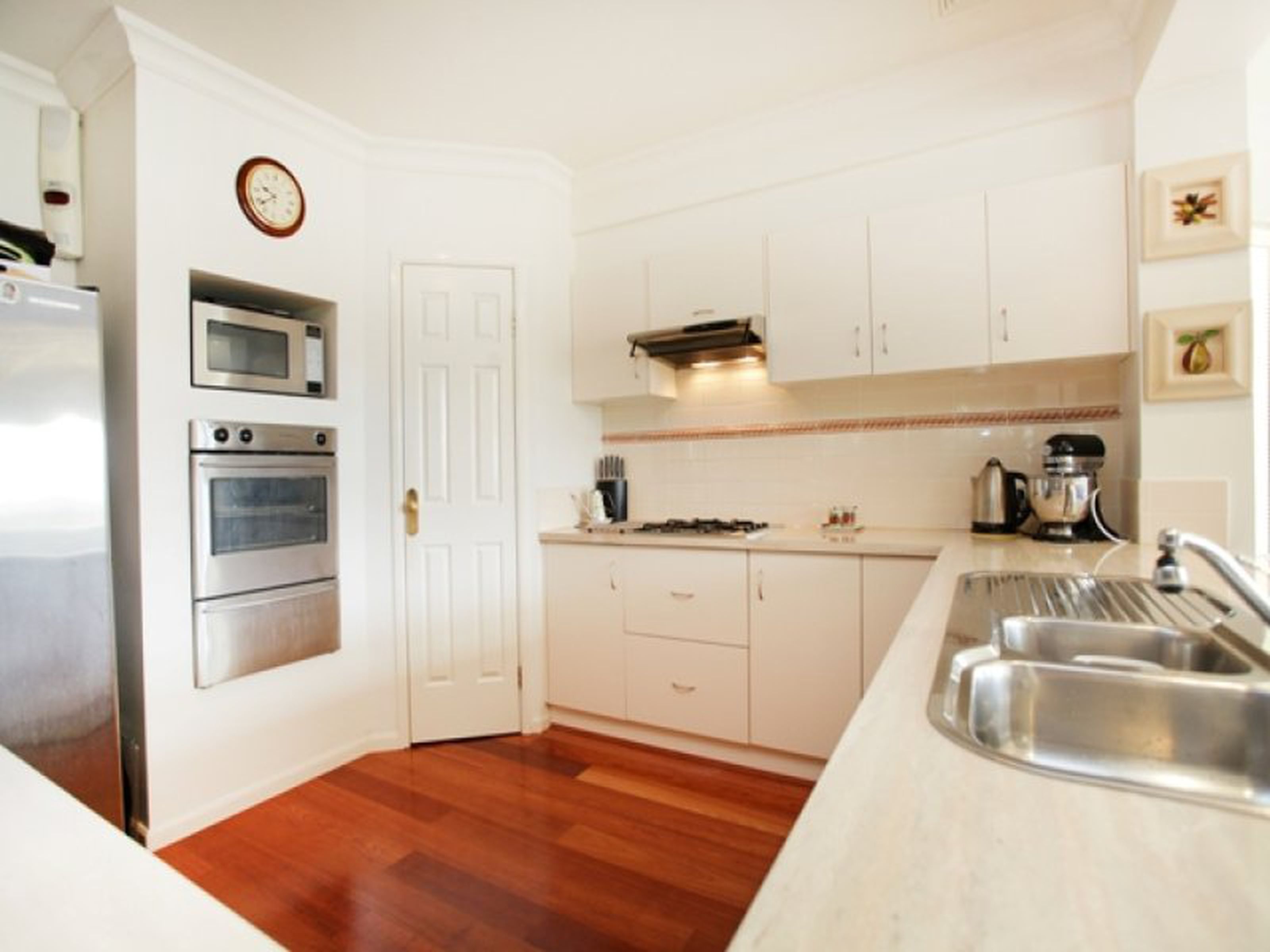 24 St Andrews Drive, GLENMORE PARK