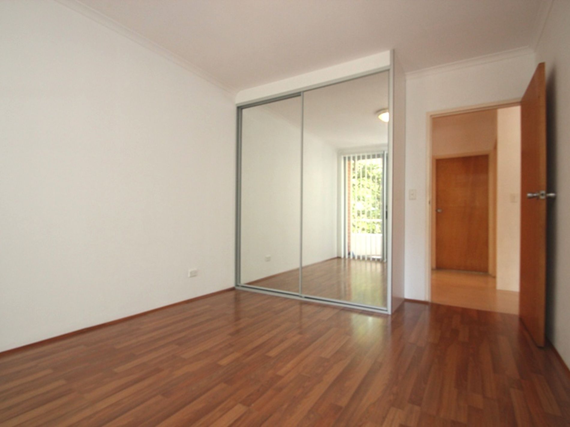 1 / 33 The Strand, Rockdale