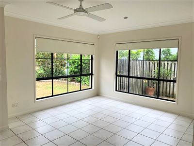 1 / 6 Crosby Avenue, Pacific Pines