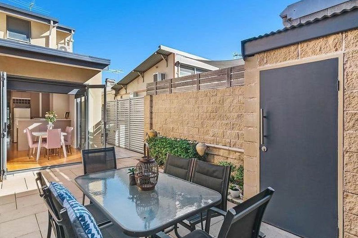 21 Hilly Street, Mortlake