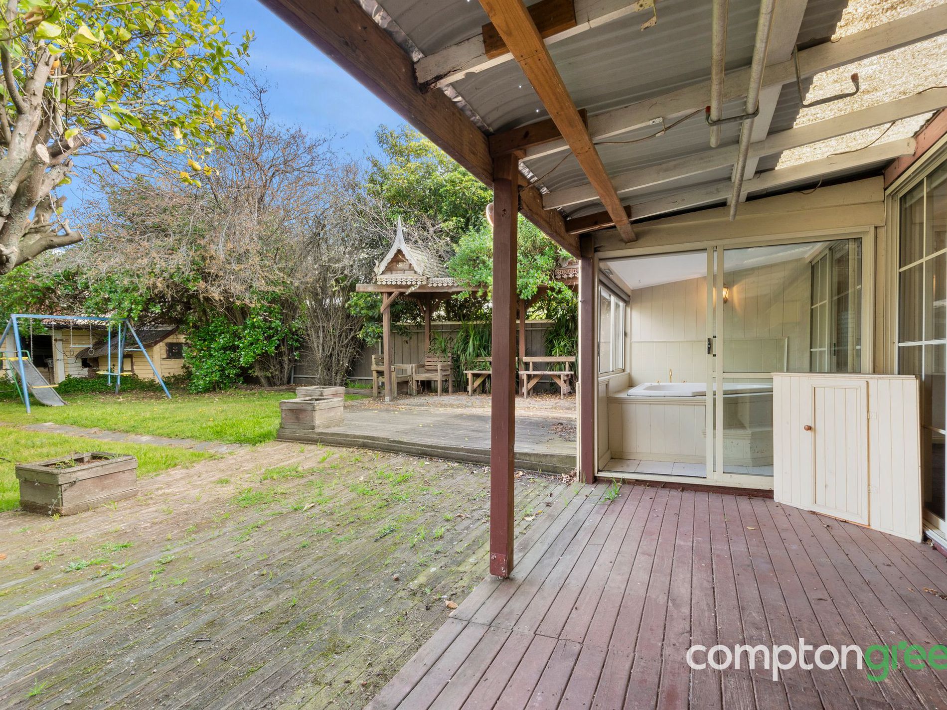 8 Logan Street, Hamlyn Heights