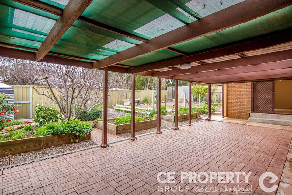 2 Charles Fry Court, Williamstown