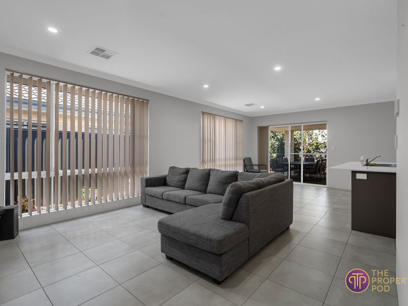 4 Sunstone Boulevard, Treeby