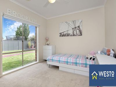 4 Radiata Close, Wyndham Vale