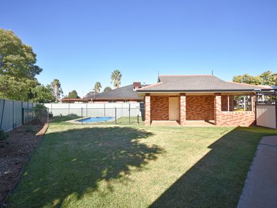 20 St Albans Way, Dubbo