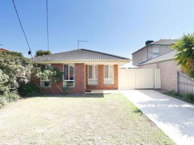 15 Lan Avenue, Altona Meadows