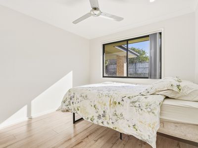 27 Phoebe Way, Gleneagle