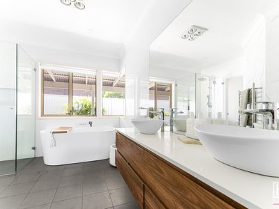 6 Barrington Drive, Woongarrah
