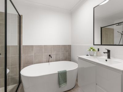 2 / 2 Olympic Street, Forbes