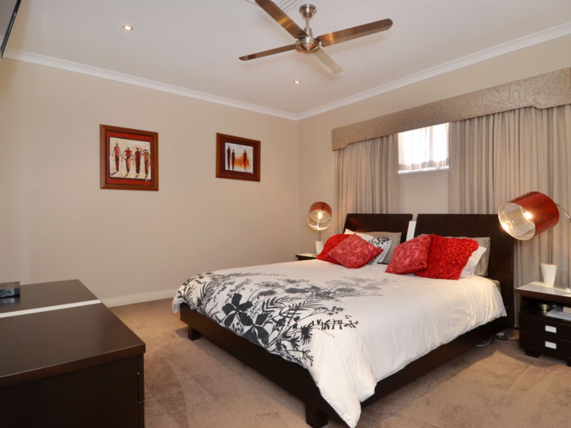 5 Buchanan Court, Somerville