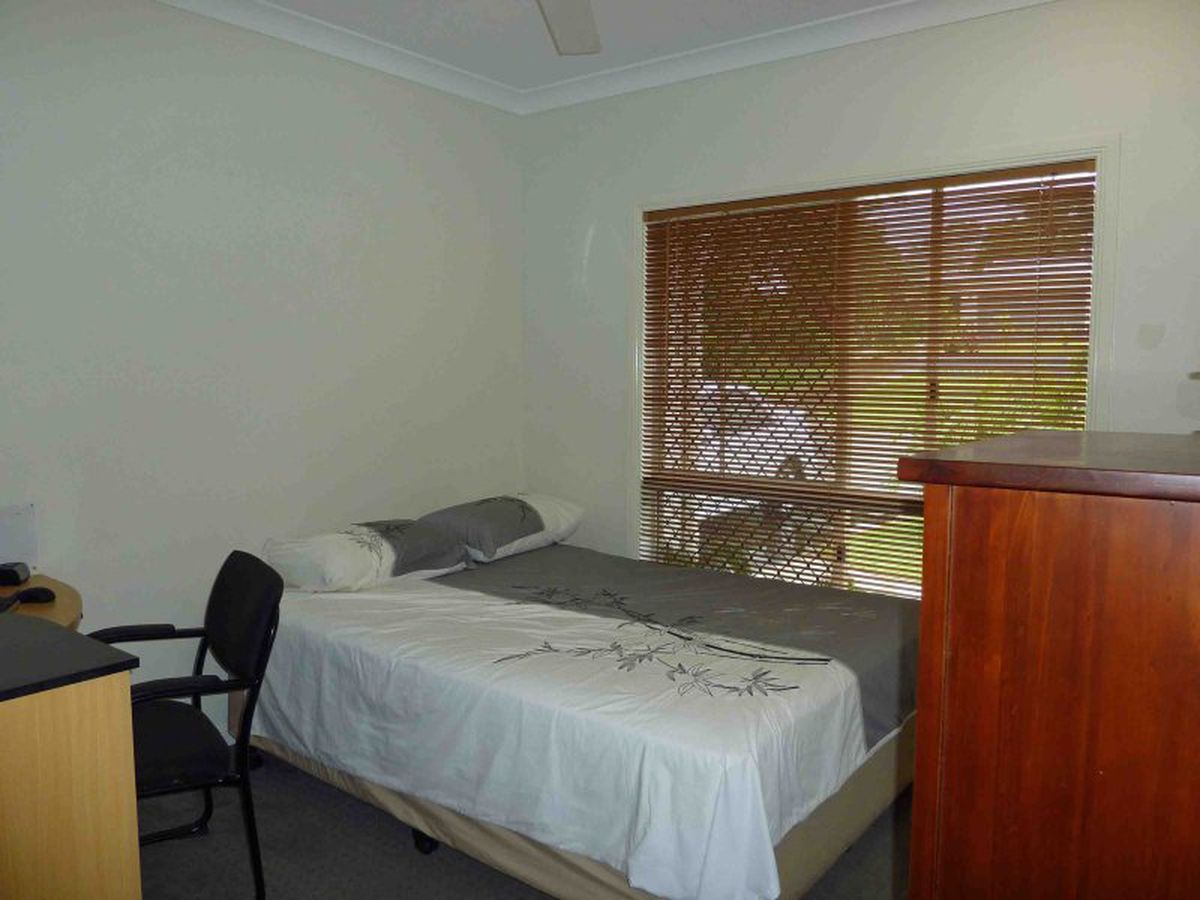 26 Montgomery Close, Atherton