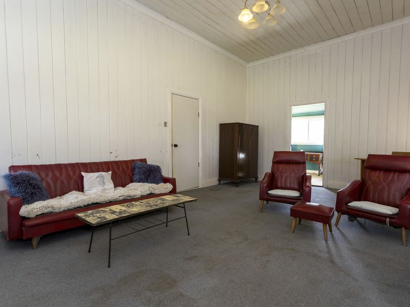 27-31 Bank Street, Gooloogong