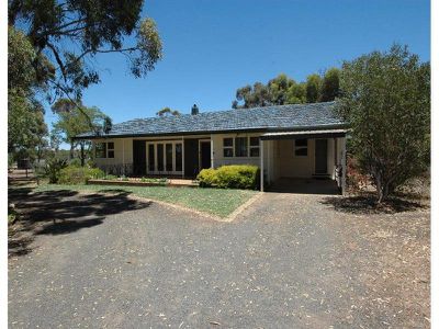 50 / Boyagarra, Brookton