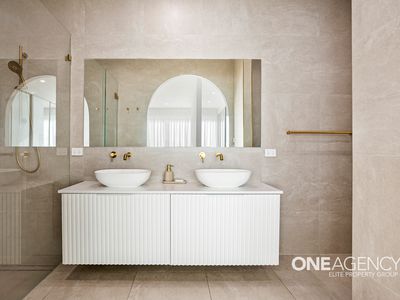 10 Seaside Avenue, Shell Cove