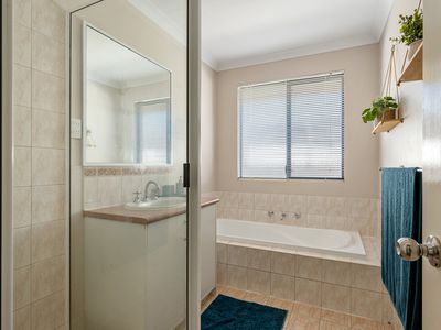 25 Smythe Drive, Broadwood