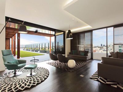 602 / 229 Toorak Road, South Yarra