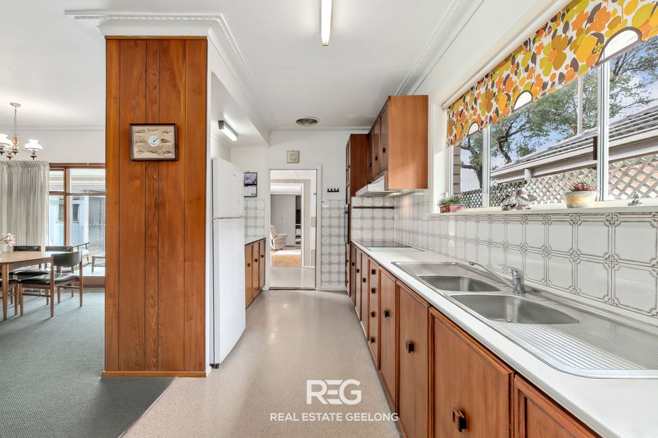 24 Cambra Road, Belmont