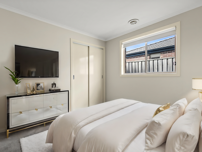 16 YELLOW GUM WAY, Manor Lakes