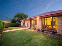 32 Mapleleaf Street, Eight Mile Plains