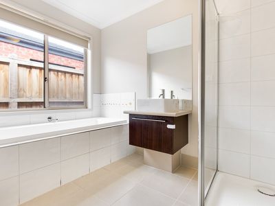 32 Kingsford Drive, Point Cook